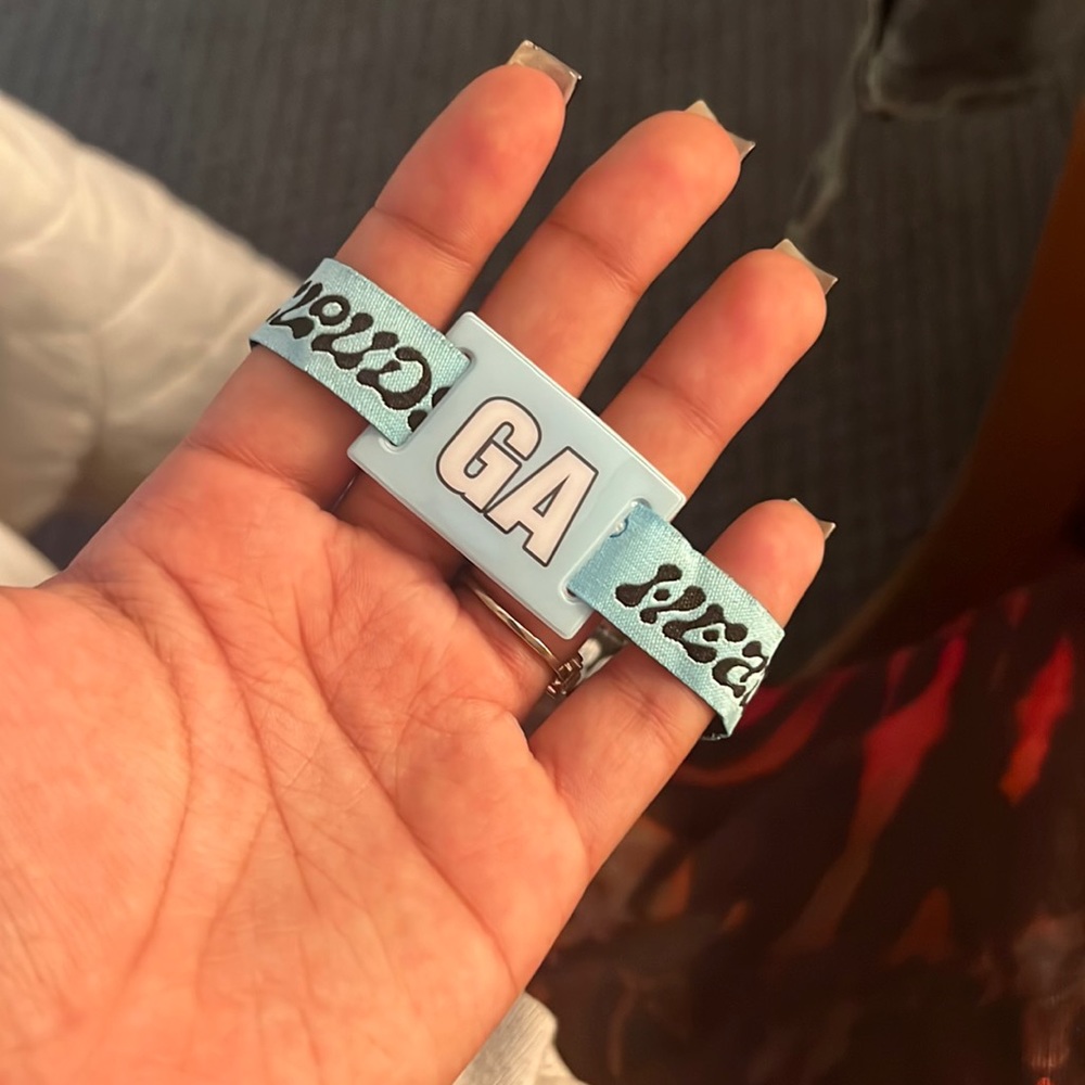 HEAD IN THE CLOUDS 2023 ( General Admission)wristbands
